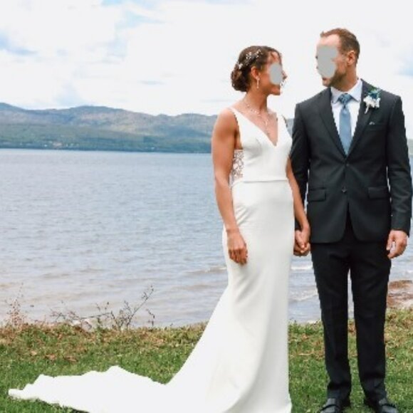 Valley by Made with Love size 8 (street size 4) - Picture 1 of 9